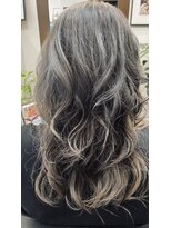 ヘアー ラウンジ コン モア(hair lounge Comme moi)&nbsp;☆ブリーチハイライト&ブリーチインナー　アッシュ☆