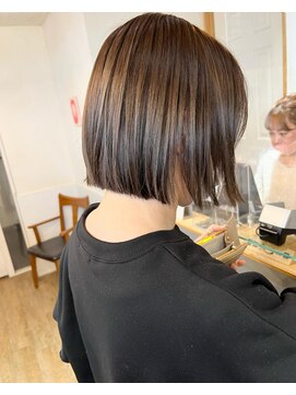 ネオリーブ クーロ(Neolive curro) 横浜☆透明感グレージュ切りっぱなしボブ