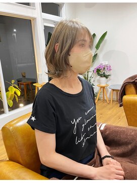 コムヘアー(COM HAIR) くびれボブ。グレージュ。ダブルカラー。