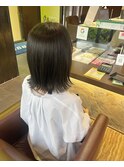 ぱつっとボブ×オリーブグレージュ