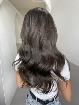 ジーナ 渋谷神南(Zina) 【Kaede】透明感アッシュグレーカラー／ブリーチ無しカラー