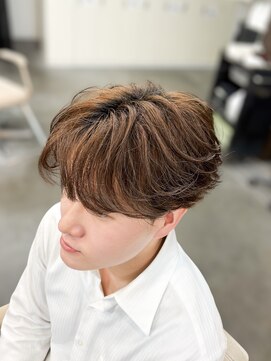 バース バイ ハピネス(BIRTH by happiness) フェザーショート/フェザーパーマ/センターパート