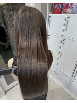 レイリー 原宿 表参道(Rayreee) 毛先までまとまる艶ストレートヘア10代20代30代