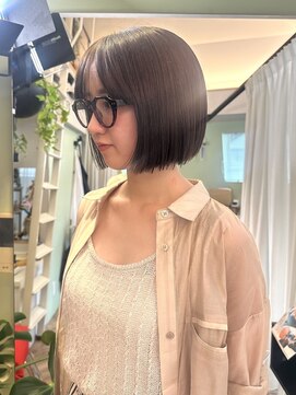 ワッツユアヘアストーリー(What’s your hair story) ミニボブ/オリーブベージュ/アッシュカラー/ショートボブ