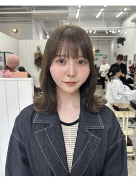 ベニス(VENICE) ぱつっとカット/毛先重め/オリーブベージュ