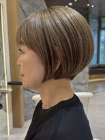 表参道白髪ぼかしウルフショートカットベージュアッシュ30代40代
