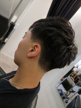 イントロバイフィーネ 渋谷(INTRO . by Fi-Ne) テーパーフェードテクスチャークロップ