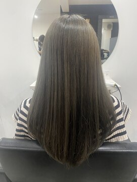 トゥーレ(Tule) レイヤーカット、オリーブグレージュカラー