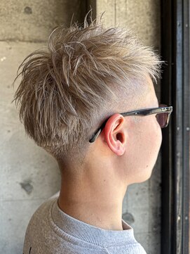 ショートレイヤーアップバングホワイトシルバー