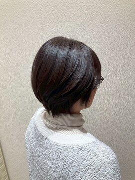 アクセ 簡単スタイリング丸みショート耳だしショート似合わせカット