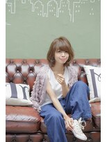 フィッツ(Fits) “ゆる巻き&シナモンカラー”愛されスタイル