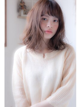 エルフォ(elfo) 【elfo】前髪ありのミディアムパーマは男女ウケUPのモテヘアです