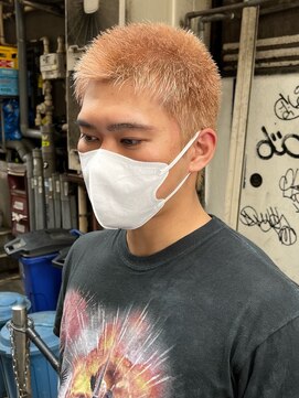 ピープスアンドスー 表参道 渋谷(Peeps&Suu.) メンズカット ボウズ ハイトーン サーモンピンク ピンクベージュ