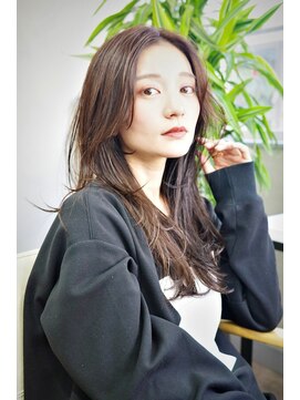 オグジュアリー 表参道(aux.) 色っぽいセンターパートレイヤーロング