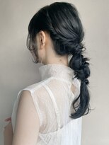 前髪シルキーベージュ編み下ろしヘアアレンジa