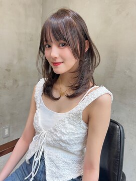 エイミー(Aimee) Aimee おすすめ ミディアムレイヤー×コーラルピンク