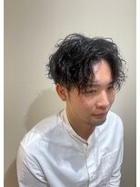 ユニ 江坂(Uni.)&nbsp;センターパート ツイストスパイラルパーマ