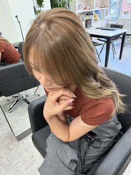 コンマ(,) 大人ガーリーに合わせカット