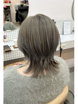 エルム 府中(yelm) ブリーチダブルカラーアッシュグレーカラーとウルフレイヤー