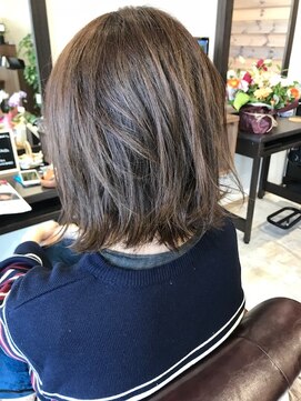 エニー(Any Hair Life) ふんわり外はねボブ