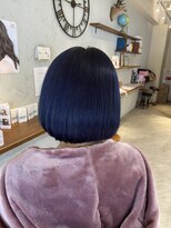 リー ヴィータ 上新庄(Lee Vita)&nbsp;ネイビーカラー×ブルージュカラー×ボブスタイル