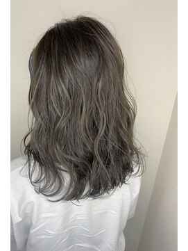 モルニ(MORNI) アッシュグレー_マロンベージュ Aラインボブ かきあげ