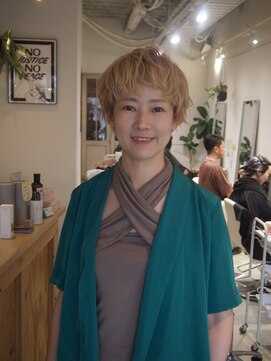 メグリ(meguri) クセ毛風ショート　外人風ショート