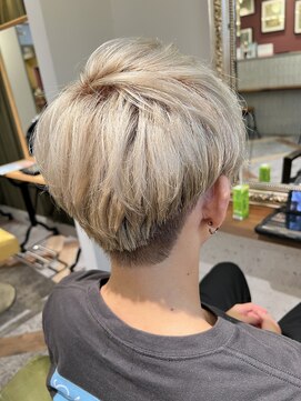 ムーン(moon) #黒髪カタログ#レイヤーロング#アッシュカラー#前髪パーマ