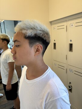 フーチー クーチー アマティー 豊中店(FUCHI KUCHI amati) @fuchi_kuchi.okada［豊中/ホワイトカラー/ホワイトブリーチ］