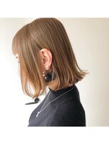 ジエクト ヴィシア(The Ect VIXIA)&nbsp;外ハネボブ　ベージュカラー　縮毛　地毛風ストレート　大人ボブ