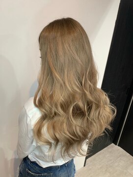 ヨロ 上野(YOLO) ハイライトカラーミルクティーベージュレイヤーカット