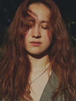 イシ(isi)の写真/パーマを通じて、あなたの髪に新しい表情を与え、日々を楽しむ。
