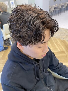 アレス バイ シカ 神戸三宮元町店(ALLES by Cica) スーツ短髪ツーブロック束感黒髪シークレットパーマ流行