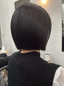 シベルバレー 横浜(sibell) 20代30代切りっぱなしボブタッセルボブ顔周りレイヤーオリーブ