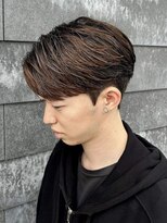 ヒュイル バイ ニアウ(Hwyl by Niau) 刈り上げセンターパート/フェザーパーマ/伊勢崎市