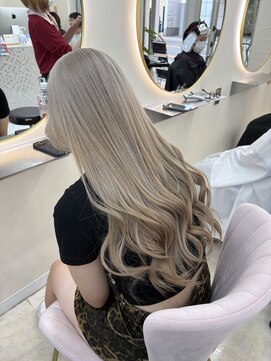 アン(Hair make un) ホワイトベージュ/ベージュ/ミルクティーベージュ/ブリーチ