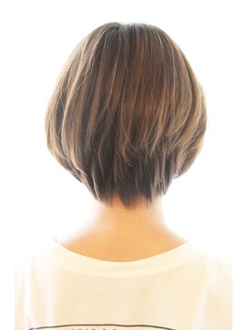 レウナ 外苑前(Reuna) 黒髪でも可愛く決まるコンパクトショート