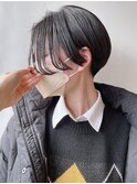 【morio 原宿】黒髪刈り上げハンサムショート　前下がり　耳かけ