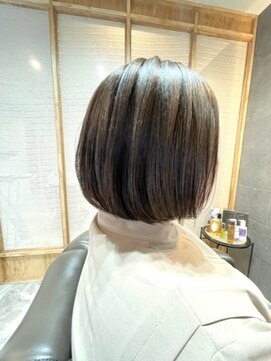 ロエ 平尾山荘(loe) 【脱白髪染めハイライト】×ミニボブ