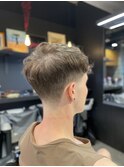 スキンテーパーフェードくせ毛ショートスタイルF