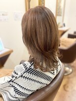 フリージア(freesia)&nbsp;30代40代50代/ミディアムレイヤー/ふんわりカール