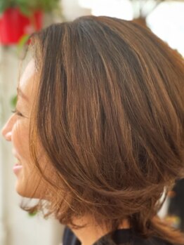 ヘアサロン プラス アーティスタ(hair salon + artista)の写真/【銀座一丁目駅すぐ】大人女性がリラックスできる空間で髪のお悩みを解決しながら理想のスタイルを叶えます