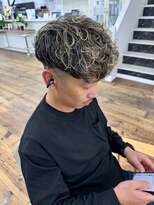 ユイマァルスロウ(YUIMARL SLOW) メンズスタイル20代30代40代ハイライトパーマ刈り上げショート