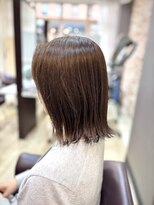 トレセッテ(tre sette)&nbsp;外ハネミディアムスタイル