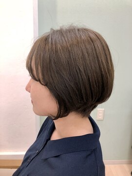 美容室 ミヤモト 前下がりショートボブ