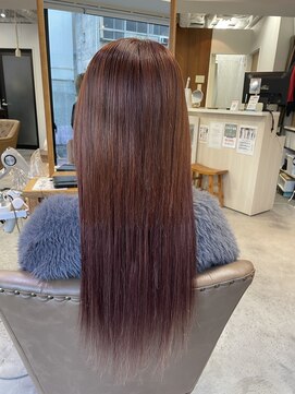 フツーロ 栄(FUTURO) 赤髪ヘアー！、