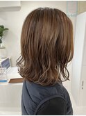 ミディアムボブ×ベージュ
