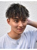 金メッシュ無造作ツイストスパイラルパーマショートマッシュ