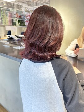 ニキータ(Nikiita) ワンカラーで作る艶感レッド