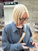 ヲタク(wotaku.) ホワイトブロンドブリーチヘアハイトーンカラーケアブリーチボブ
